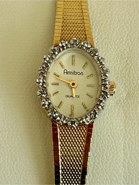 VTG ARMITRON LADIES QUARTS GOLD TONE OVAL DIAMOND ACCENT BEZEL WATCH NEW BATTERY