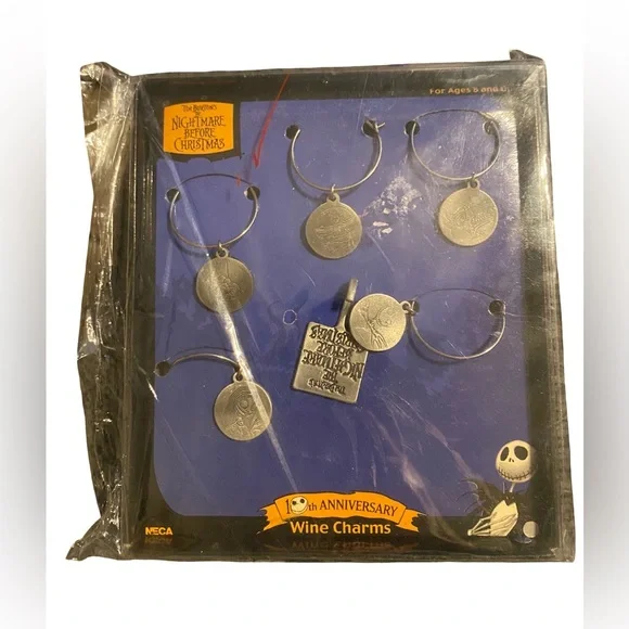 NIGHTMARE BEFORE CHRISTMAS 10th ANNIVERSARY PEWTER WINE‎ BOTTLE CHARM SET NEW