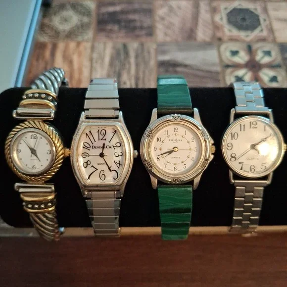 Lot Of 4 Womens Assorted Watches. Stretch Bands, Quartz Movement. Pre-Owned.