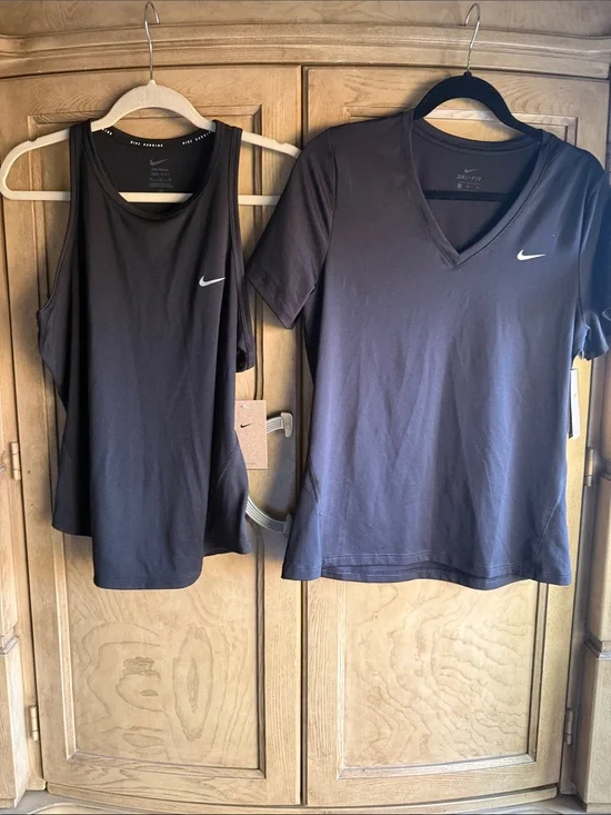 Nike 🔥 Nike Tempo Women’s running  tank top and Black V-Neck Top Duo