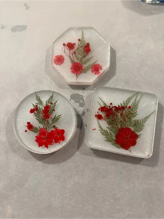 Set of 3 Resin Coasters with Red Pressed Flowers