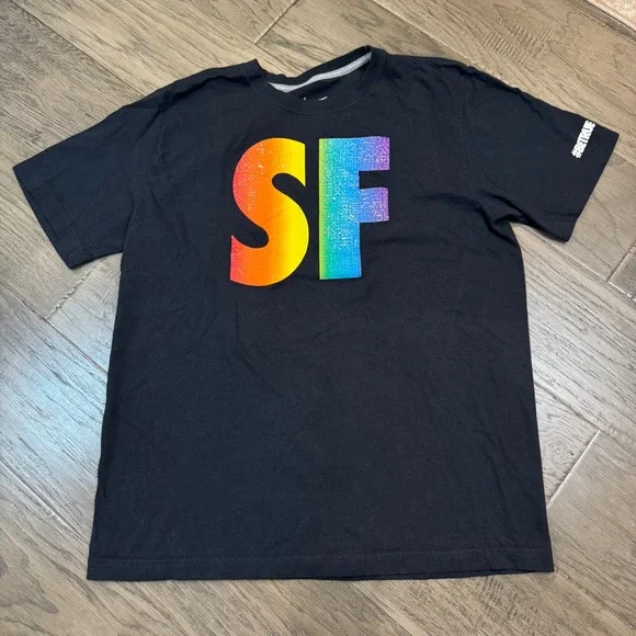 Nike SF T-Shirt Rainbow Graphic Pride Short Sleeve Top Regular Fit‎ Large