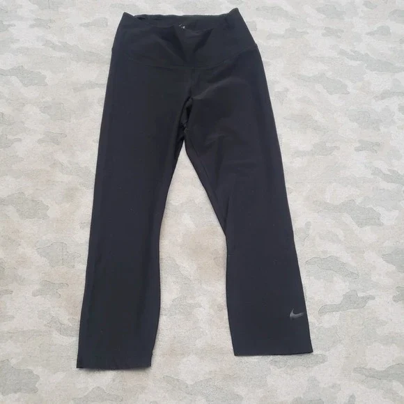 Nike Capri Leggings Womens Medium Black Dri-Fit Pull On Running Gym Yoga Outdoor