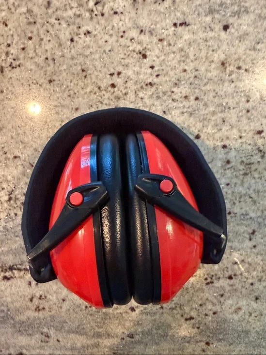 Like New- Snug Safe n Sound Kids Ear Defenders Earmuffs Noise Cancelation