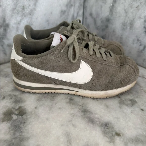 Women’s Nike Cortez Suede Green size 7.5