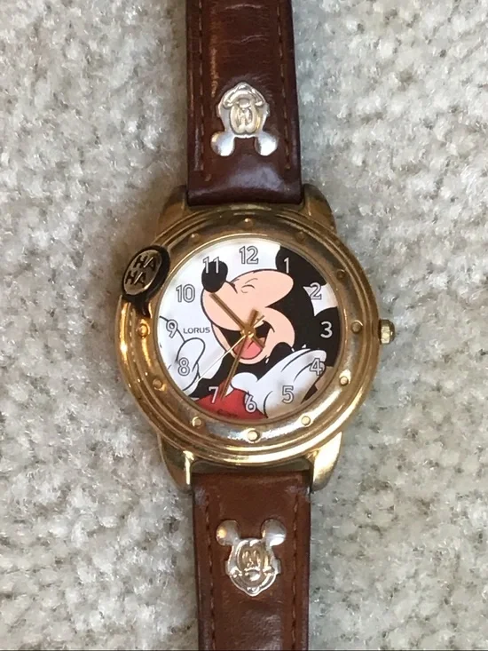 Vintage Lorus Laughing Mickey Mouse Watch V528-X001