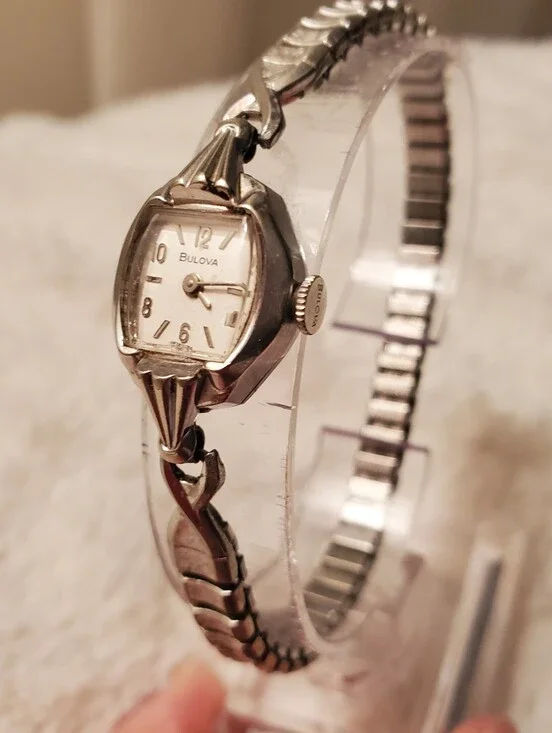 Bulova 1960's M9 Ladies Bulova Vintage Manual Wind White Dial Cushion Watch.