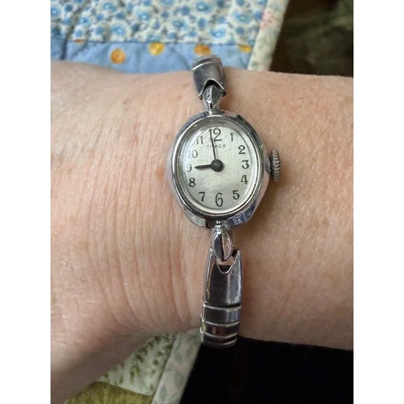 Timex Wristwatch Women Small Silver Good Vintage Oval Manual Wind Cocktail Watch