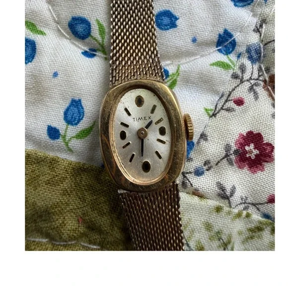 Timex Watch Women Gold Tone‎ Mesh Band Analog Vintage Oval Face Dial