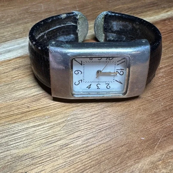 Vintage Silver Tone Rectangular Cuff Watch Black Textured Band 82597TC S36-07