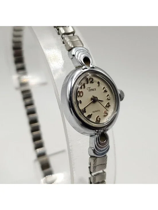 Vintage 1991 Timex Quartz Womens Watch 17mm Silver Tone Stretch Band New Battery