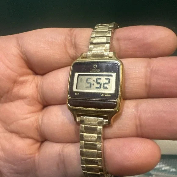 Working VTG 1980s Timex Q Quartz Digital Ladies Gold Tone Watch 24mm - NO Alarm