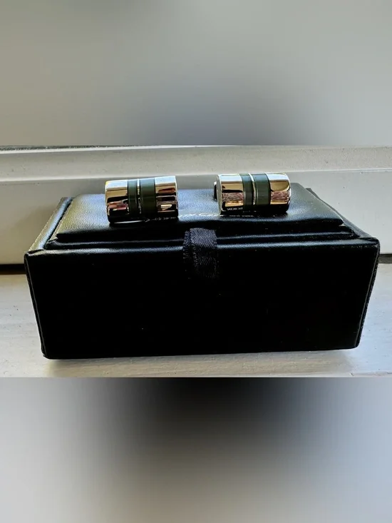 NWT Kenneth Cole NY Barrel Cufflinks