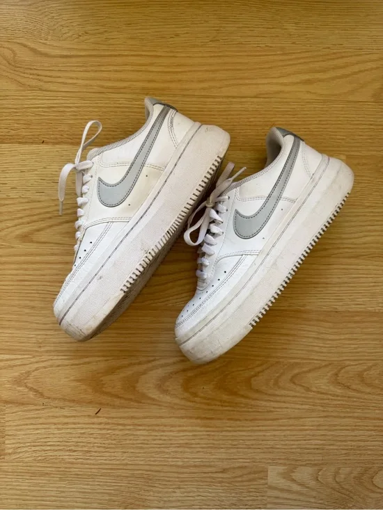 Nike court visión alta womens white & grey size 8.5