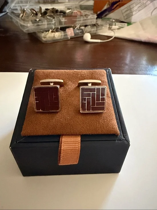 Men's Brown Enamel Square Cufflinks - Classic Geometric Design Hugo boss