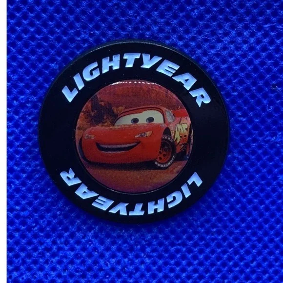 Cars Lightning McQueen Disney Store Exclusive pin AUTHENTIC Heavy Unique Pixar