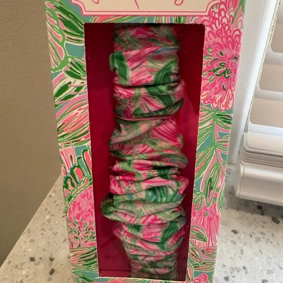 NIB Scrunchie band Lily Pulitzer pattern, Coming in Hot, Apple Watch Band