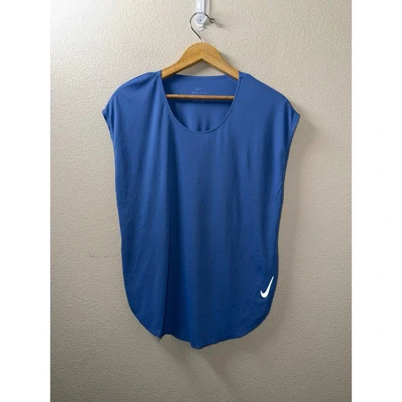 Women's Nike Drifit Shirt Size Medium