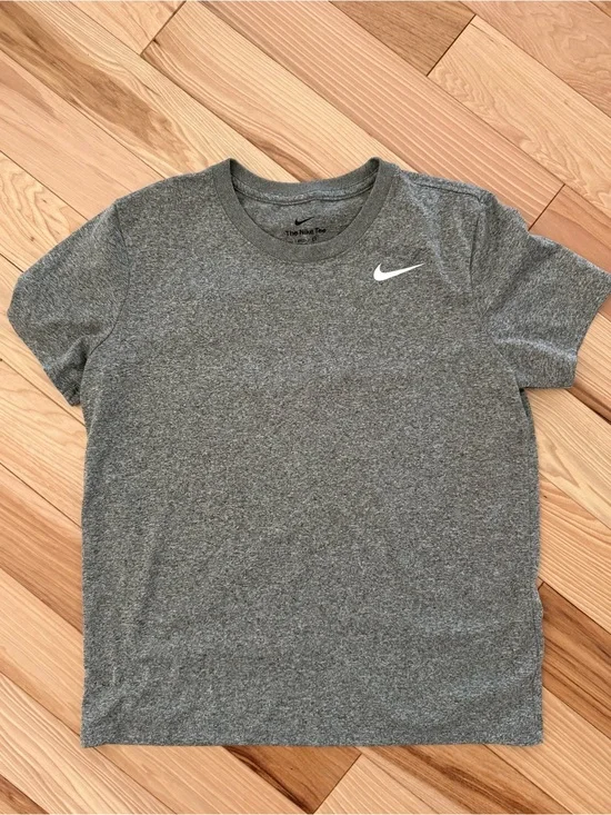 Nike Women’s Heather Gray Short Sleeve Dri-FIT Tee