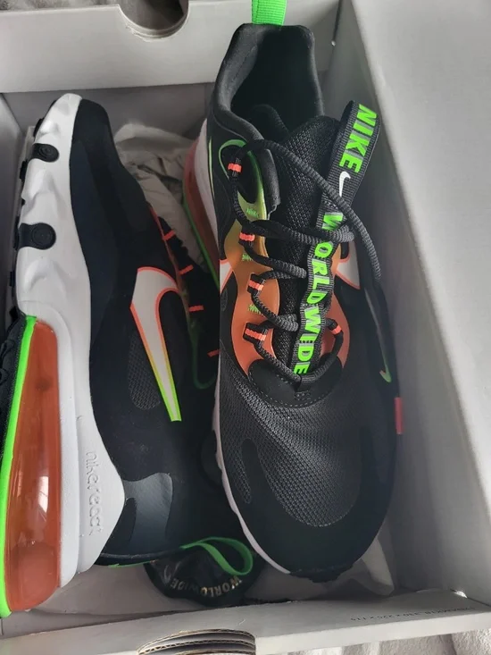 Nike Air Max 270 React: Size 8.5
