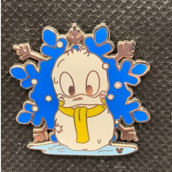 2007 Donald Duck Snowman Disney pin Christmas Hidden Mickey Lanyard Series