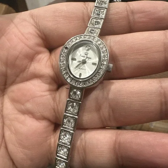 Runs Premier‎ Designs Silver Rhinestone Watch 20mm Fit 7.25 Missing One Crystal