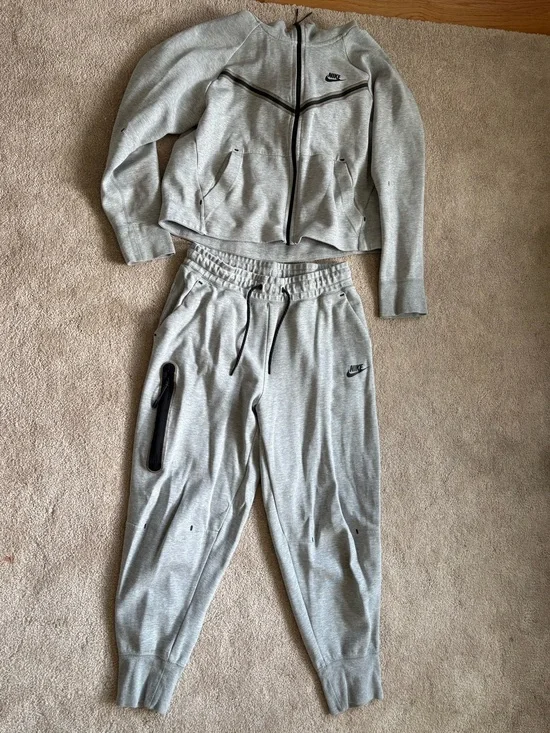 Nike Tech Women’s Light Gray