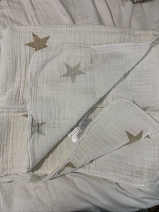 Aden and Anais Dream on Me Neutral Star Muslin Swaddle Blanket