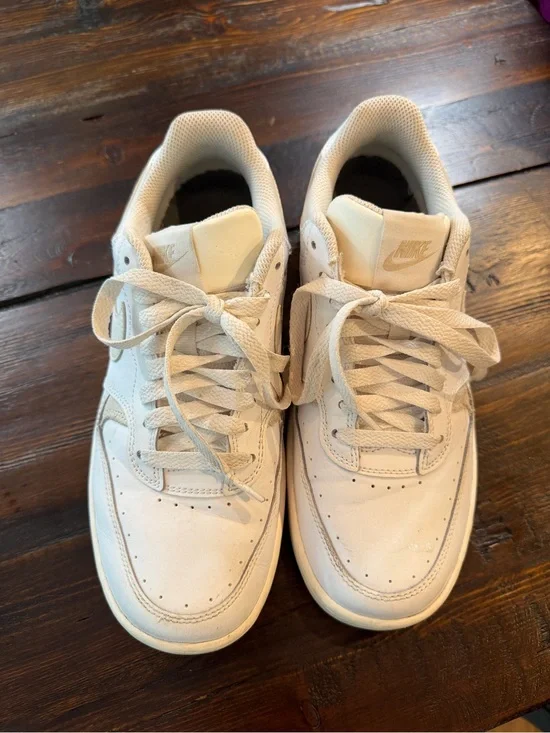 Nike Air Force Off-White/Cream Low-Top Sneakers - size 7.5