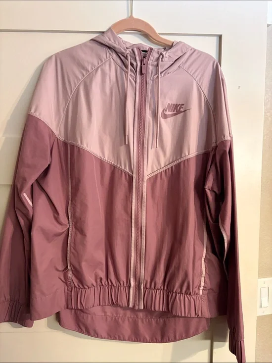 Nike Women’s Two-Tone Dusty Pink Hooded Windbreaker