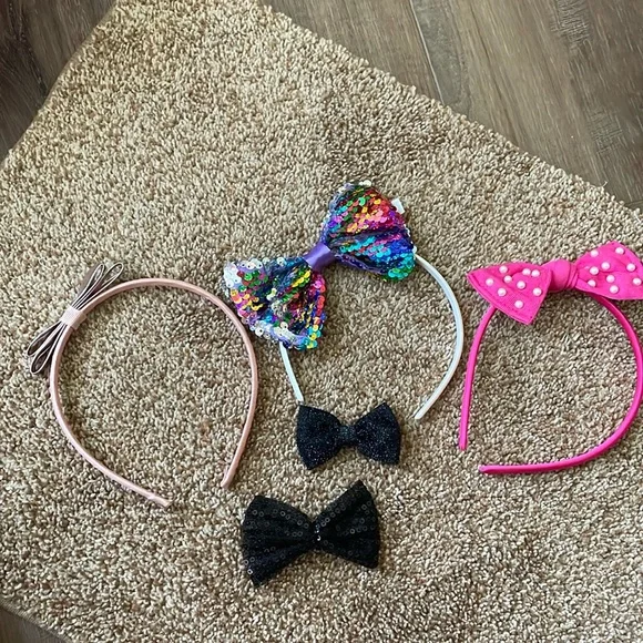 3 Headbands and 2 bows