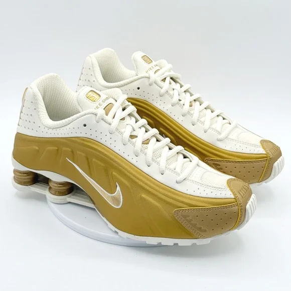 Nike Shox R4 Size 9.5 Womens Pearl/Metallic Gold AR3565-010, NEW
