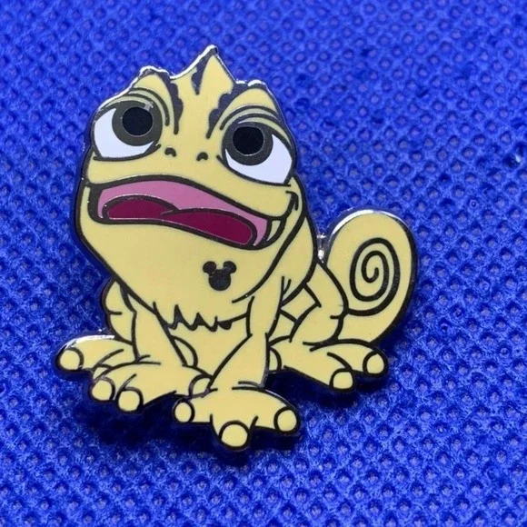 Pascal tangled rapunzel disney pin 2014 Hidden Mickey Set Yellow