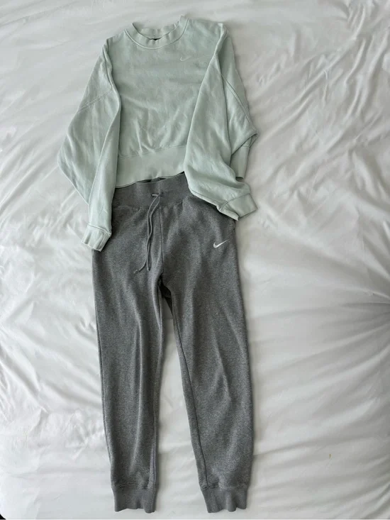 Nike Mint Green Crewneck Sweatshirt