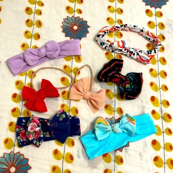 Set of 7 assorted Bows - all brand new!