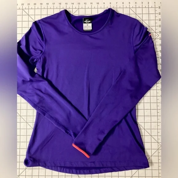 Nike Pro Women’s Size Medium Purple Long Sleeve‎ DriFt Shirt