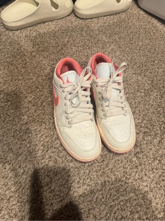 Nike Low-Top Sneakers in White & Coral Pink