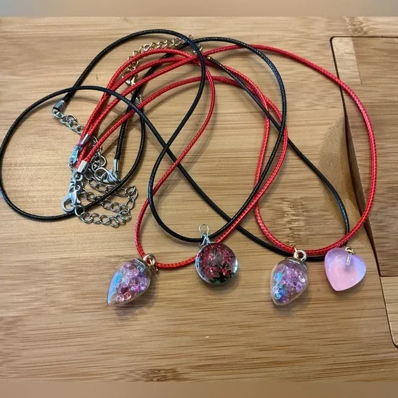 Set of 4 Pendant Necklace