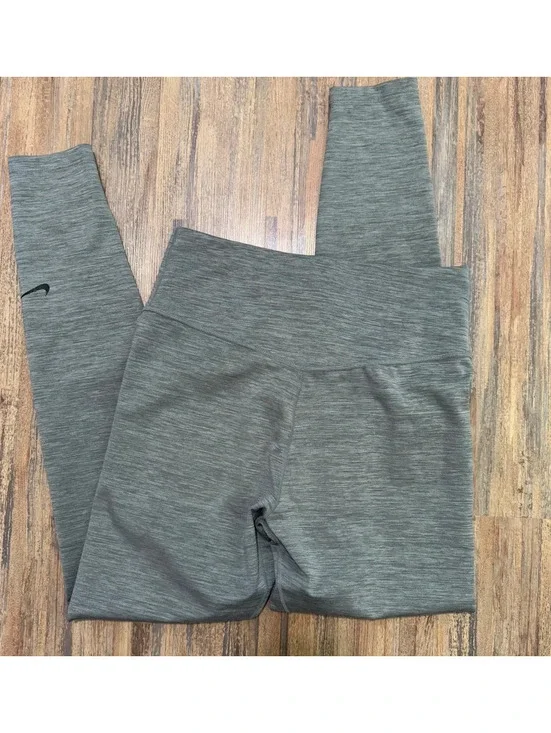 Nike women’s leggings size medium