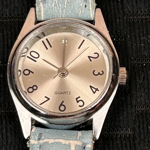 Vintage Style Quartz Watch Silver Case Light Blue‎ Croc Embossed Strap
