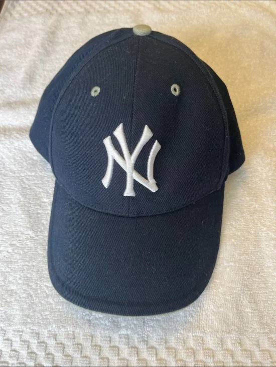 New York Yankees Navy Baseball Cap with White Logo Youth Size
