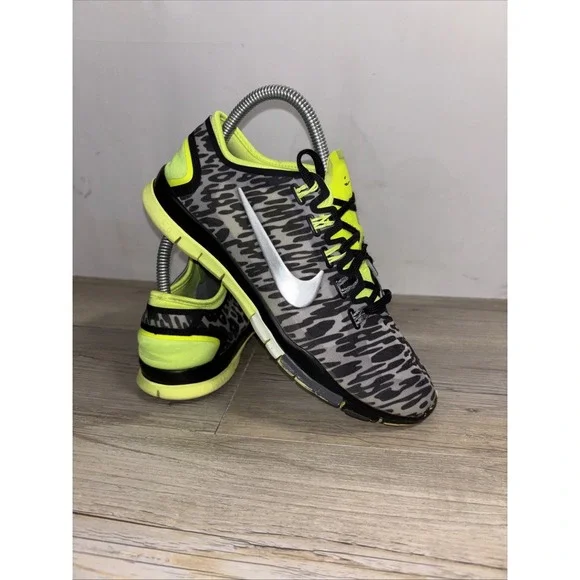 Nike Free TR Connect 2 Women's Sz 8 M Athletic Shoes Sneakers Animal Print