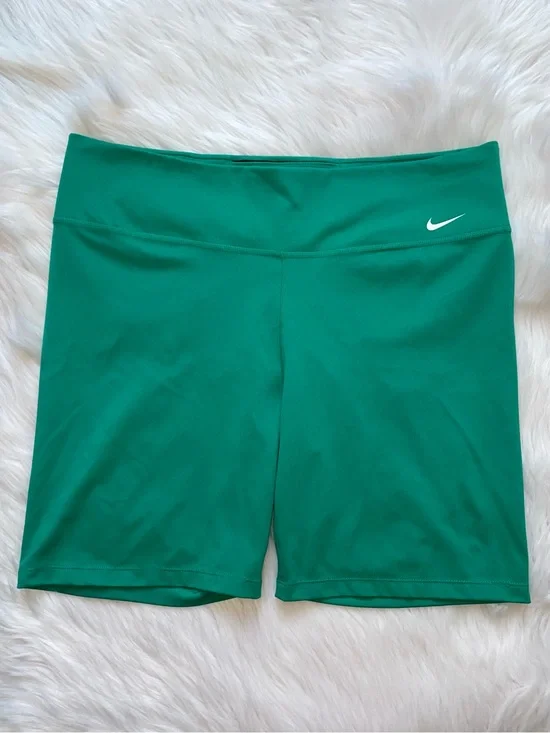 Nike green biker shorts women’s XL dri fit bike shorts Workout gym athletic