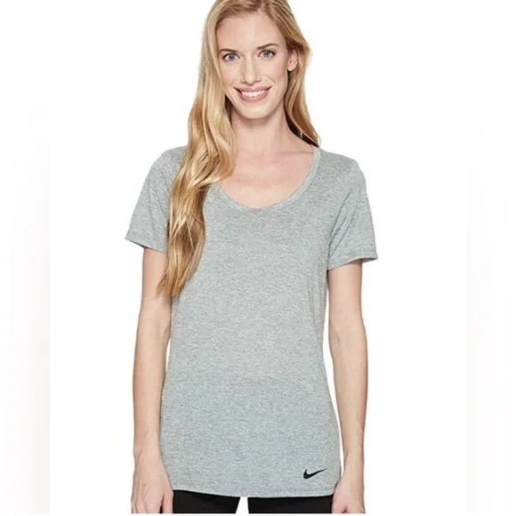 Nike‎ Women’s Dri Fit Legend Scoop neck training top size M