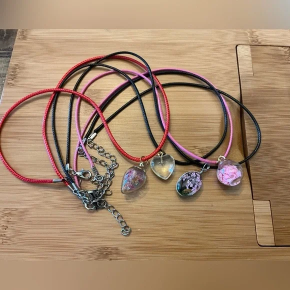 Set of 4 Pendant Necklace