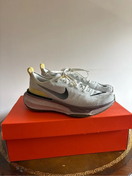 Nike Women’s ZoomX Invincible FK 3