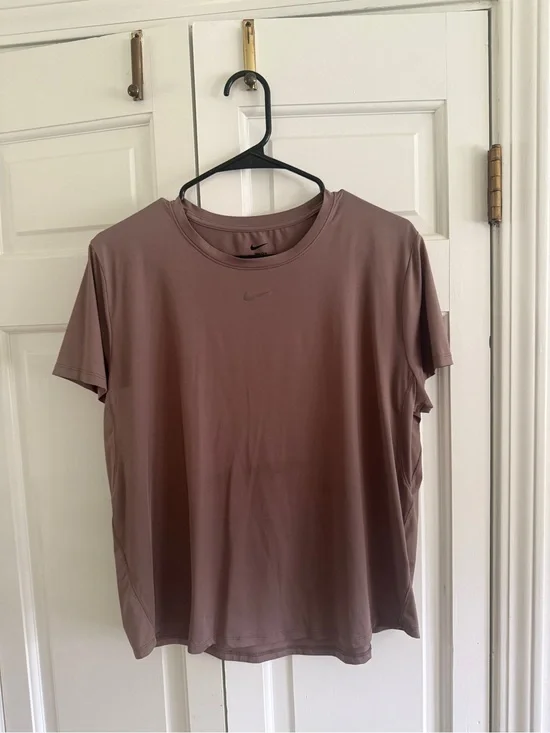 Nike Women’s Short Sleeve Performance Tee — Mauve