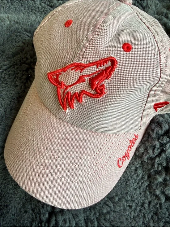 Vintage Pink Women’s NHL Baseball Cap with Red Embroidered Logo snap back NEW