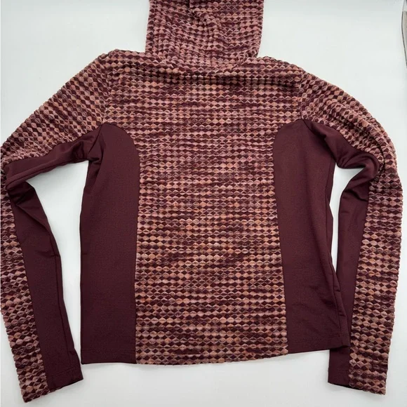 Nike‎ Pro Hyper Warm Women's Burgundy Textured Cowl Neck Pullover, Size Medium