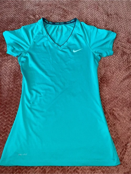 Nike Women’s Teal Short-Sleeve Dri-FIT V-Neck Athletic Tee. Size S